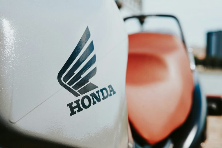 Honda CB 125 Hornet: The Ultimate Stylish & Smart 125cc Bike for India | Price, Features & Review