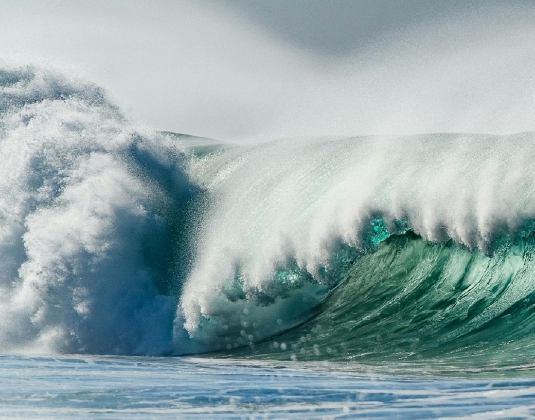 tsunami, what is a tsunami, how tsunamis form, tsunami safety, tsunami warning signs, coastal disasters, ocean waves, earthquake tsunami, natural disasters, disaster preparedness